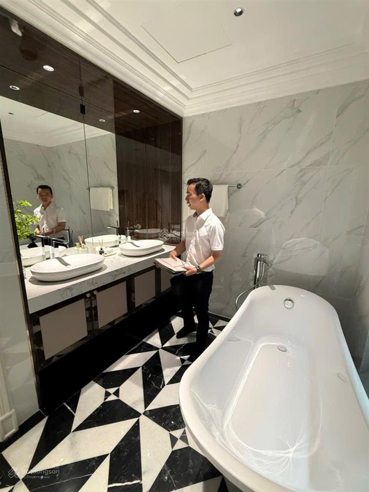 Chính chủ cắt lỗ 2 tỷ noble palace tây thăng long, diện tích 60m2, view đẹp, đường thông