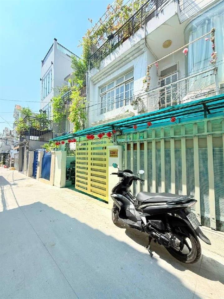 Lê văn lương  104m  3 tầng  5 tỷ sổ riêng