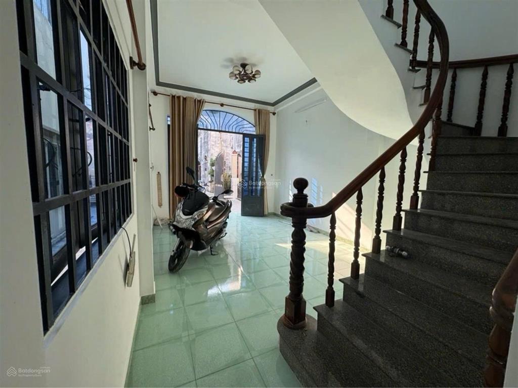 Quận 7  gần hoàng quốc việt  60m²  2 tầng  4,69 tỷ