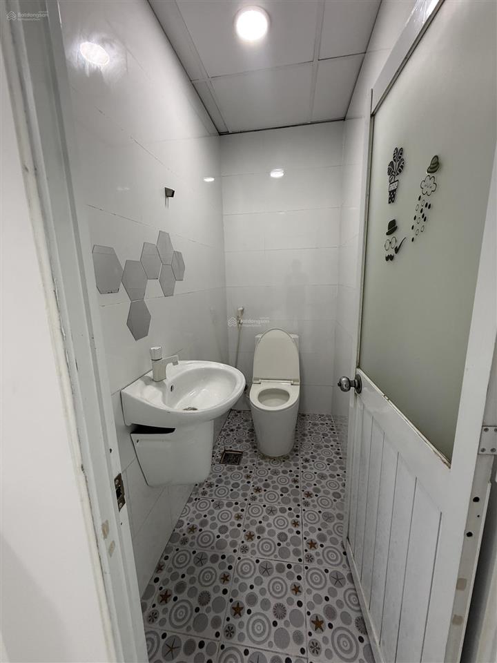 Tân phú shr dt 3.2 x 9 29 m2 hoàn công đủ 4 pn 3 wc giá 3.3 tỷ