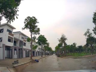 Bán biệt thự 300m2, trước mặt là vườn hoa công viên giá rẻ hơn thị trường 6 tỷ