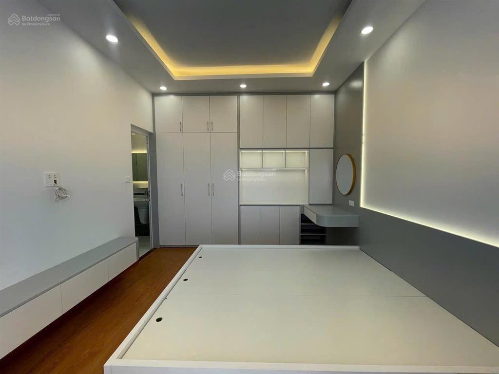 Nhà tây tựu 36m5 tầng7,1 tỉ. mới kính koong, lô góc 2 thoáng, full nội thất cao cấp