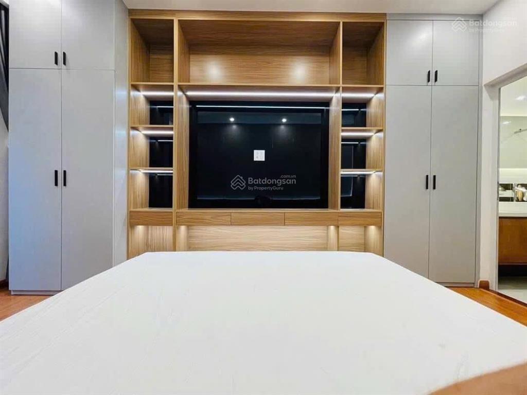 Nhà tây tựu 36m5 tầng7,1 tỉ. mới kính koong, lô góc 2 thoáng, full nội thất cao cấp