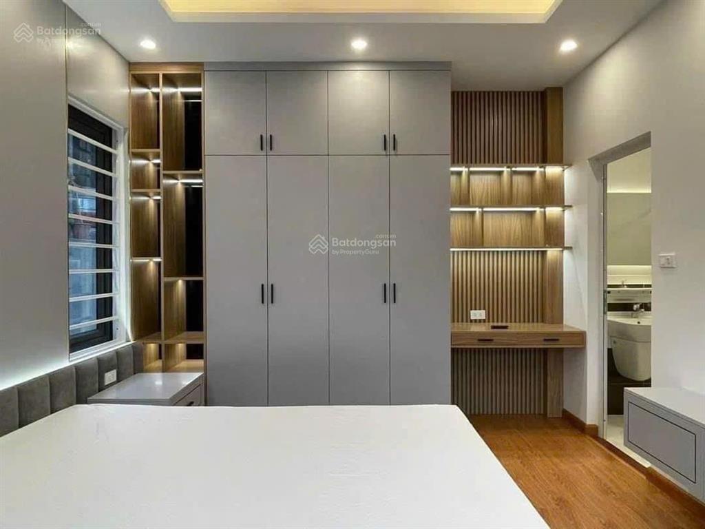 Nhà tây tựu 36m5 tầng7,1 tỉ. mới kính koong, lô góc 2 thoáng, full nội thất cao cấp