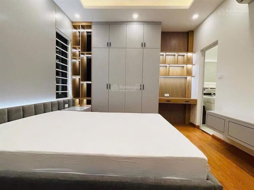 Nhà tây tựu 36m5 tầng7,1 tỉ. mới kính koong, lô góc 2 thoáng, full nội thất cao cấp