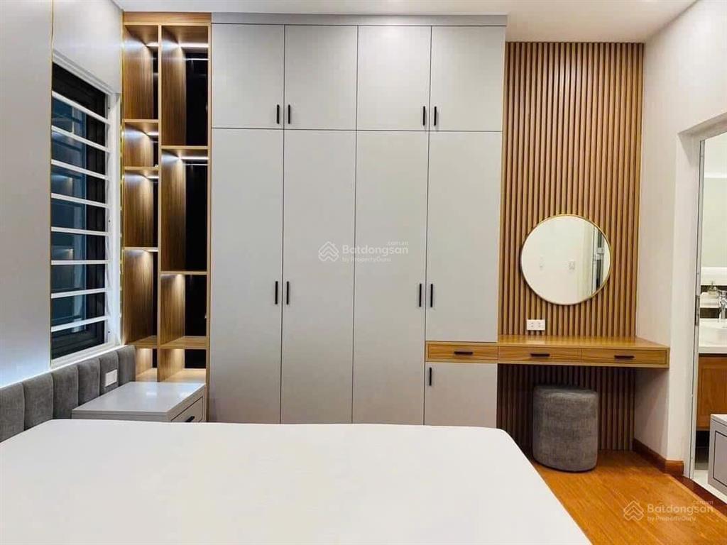 Nhà tây tựu 36m5 tầng7,1 tỉ. mới kính koong, lô góc 2 thoáng, full nội thất cao cấp