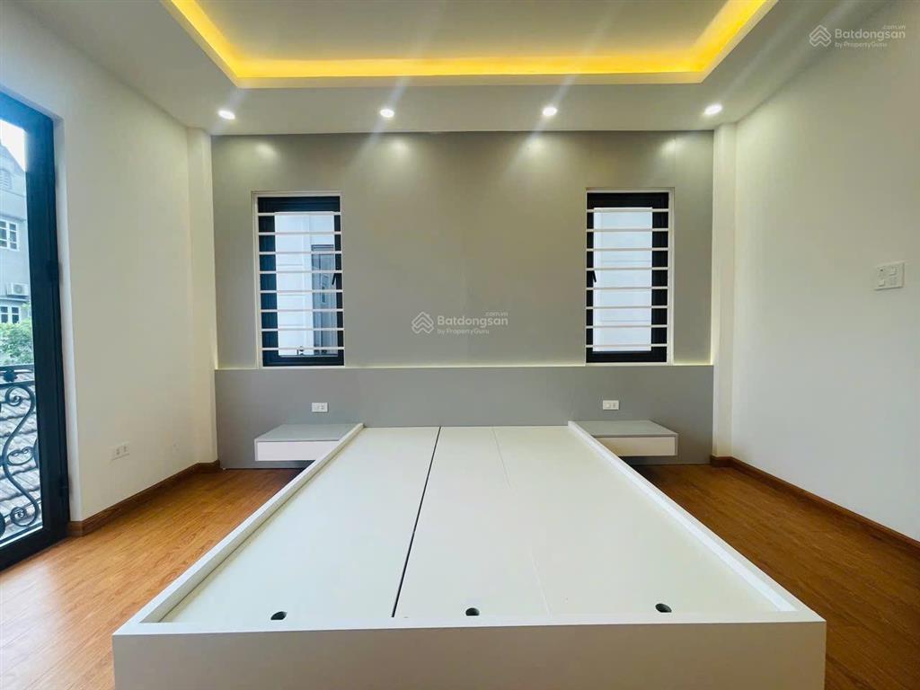 Nhà tây tựu 36m5 tầng7,1 tỉ. mới kính koong, lô góc 2 thoáng, full nội thất cao cấp