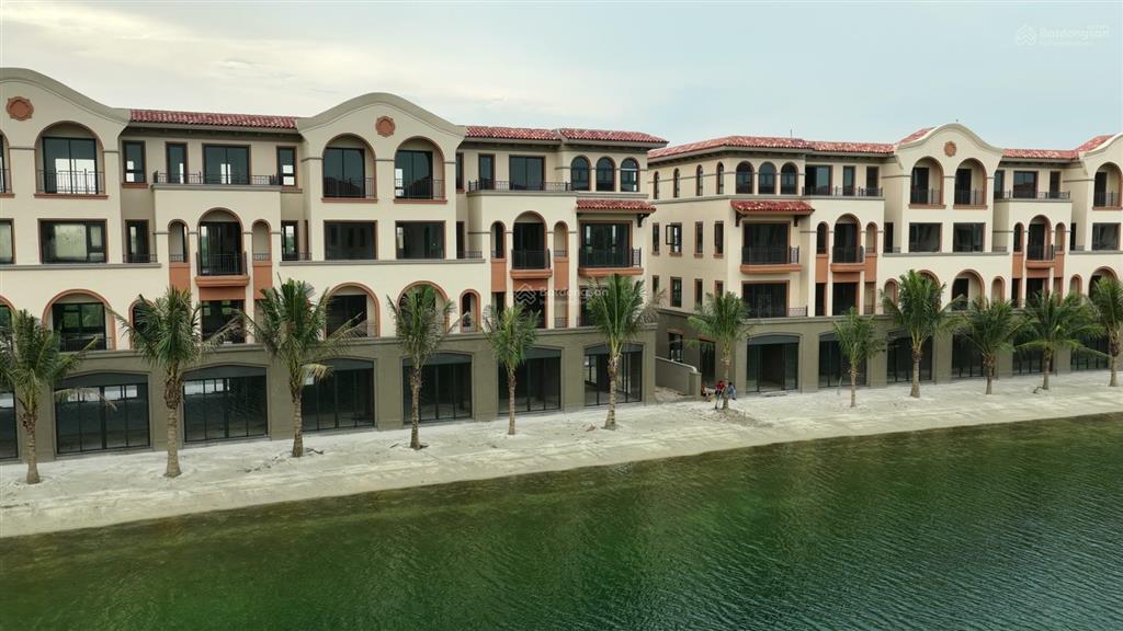 Bán song lập isla bella vinhomes royal island 180m2 hướng nam, phân khu đang bàn giao