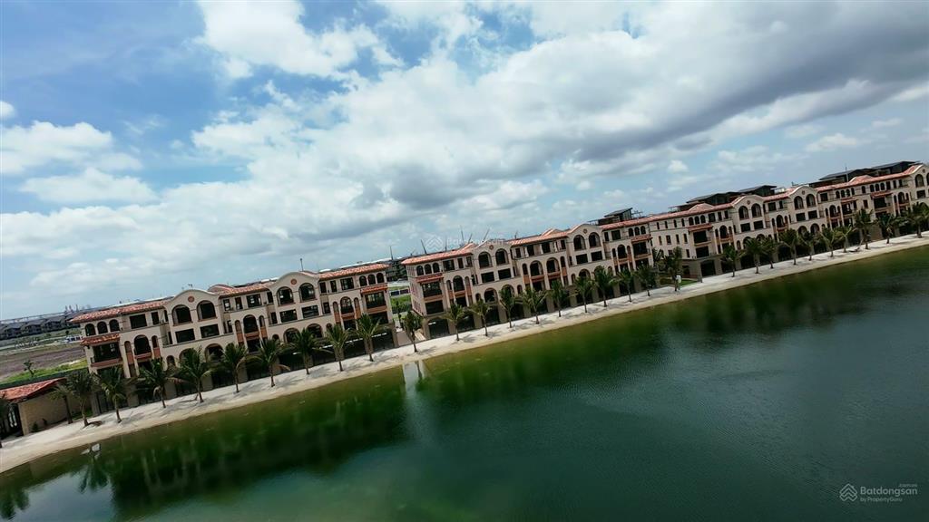 Bán song lập isla bella vinhomes royal island 180m2 hướng nam, phân khu đang bàn giao