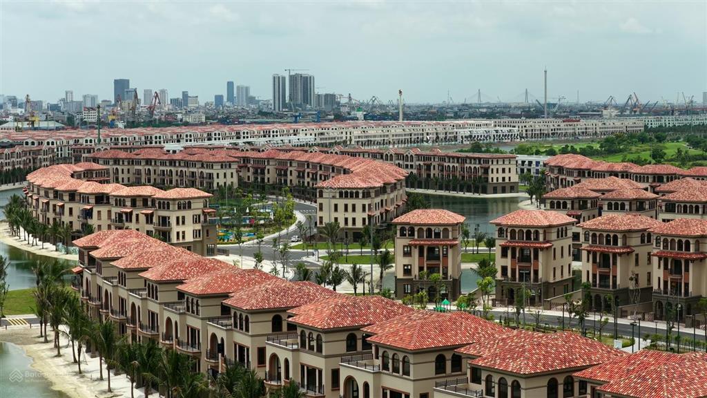 Bán song lập isla bella vinhomes royal island 180m2 hướng nam, phân khu đang bàn giao