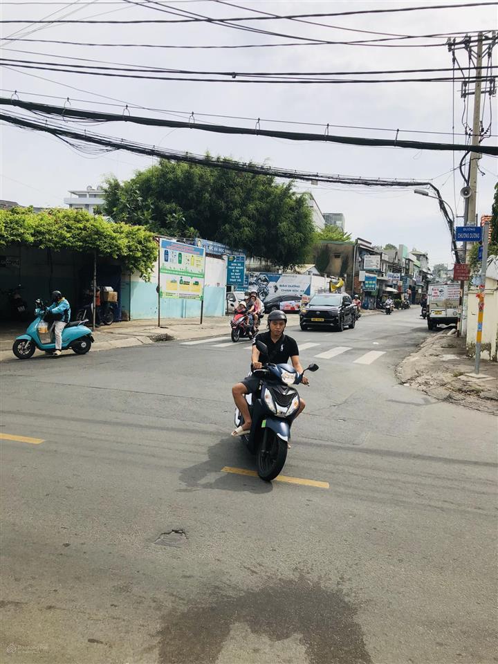 Cho thuê mặt bằng ngay góc ngã ba đường chương dương linh chiểu thủ đức