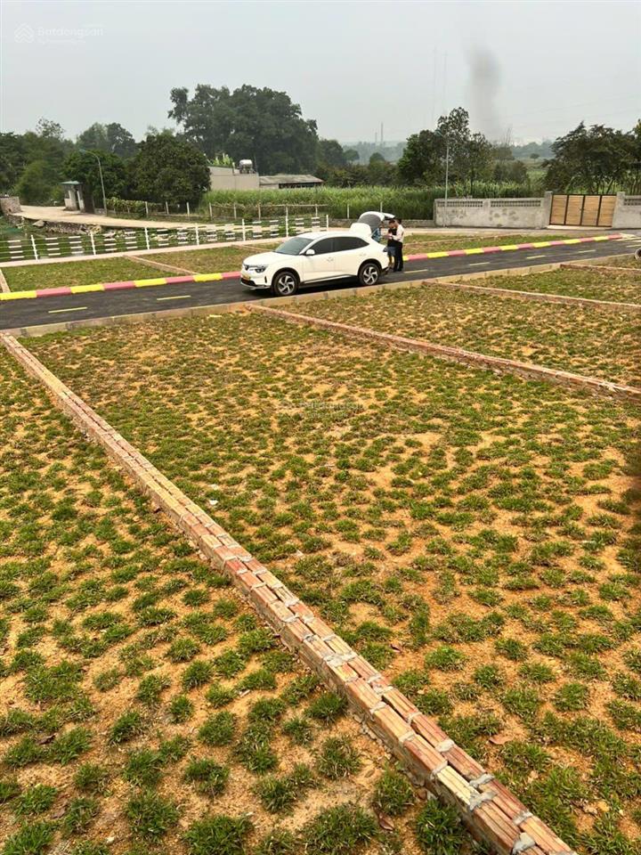 Bán lô góc 70m2 tại đối diện với cấp 2 xuân khanh, view hồ, khuôn đất đẹp, sẵn sổ, đường ô tô to