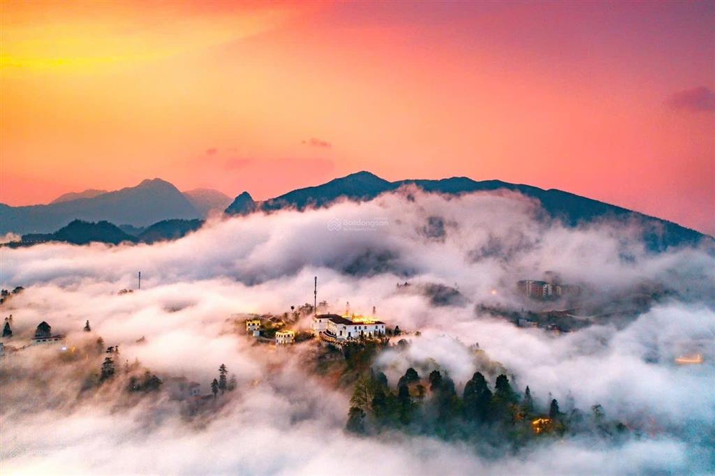 Sapa gần 3.000m2  vị trí vàng 2 mặt tiền  trung tâm sapa. giá bán 70 tỷ