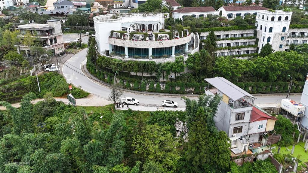 Bán đất mặt phố thác bạc giá hời trung tâm sa pa 1.000m2 giá 23 tỷ
