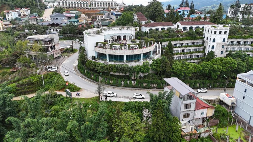 Bán đất mặt phố thác bạc giá hời trung tâm sa pa 1.000m2 giá 23 tỷ