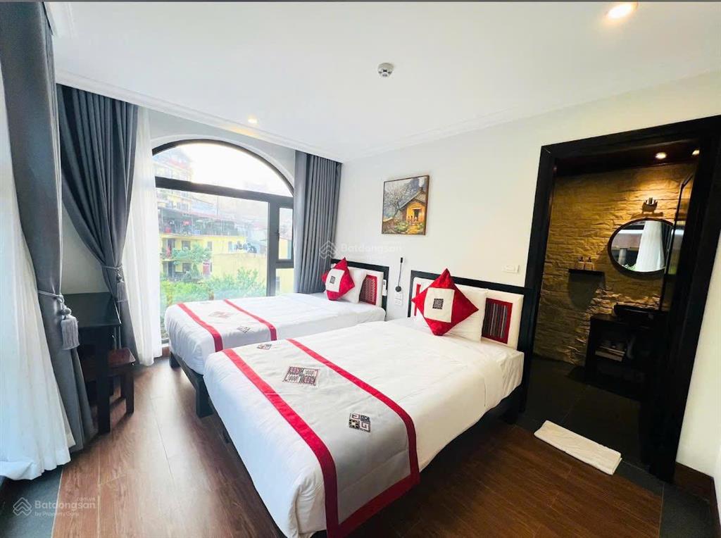 Bán khách sạn sa pa, giá thỏa thuận, 234m2 đẹp nhiều tiện ích ngay trung tâm sapa