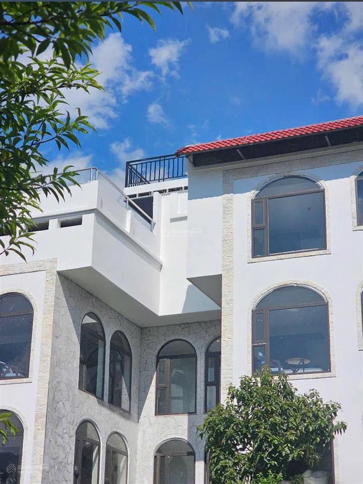 Bán khách sạn sa pa, giá thỏa thuận, 234m2 đẹp nhiều tiện ích ngay trung tâm sapa