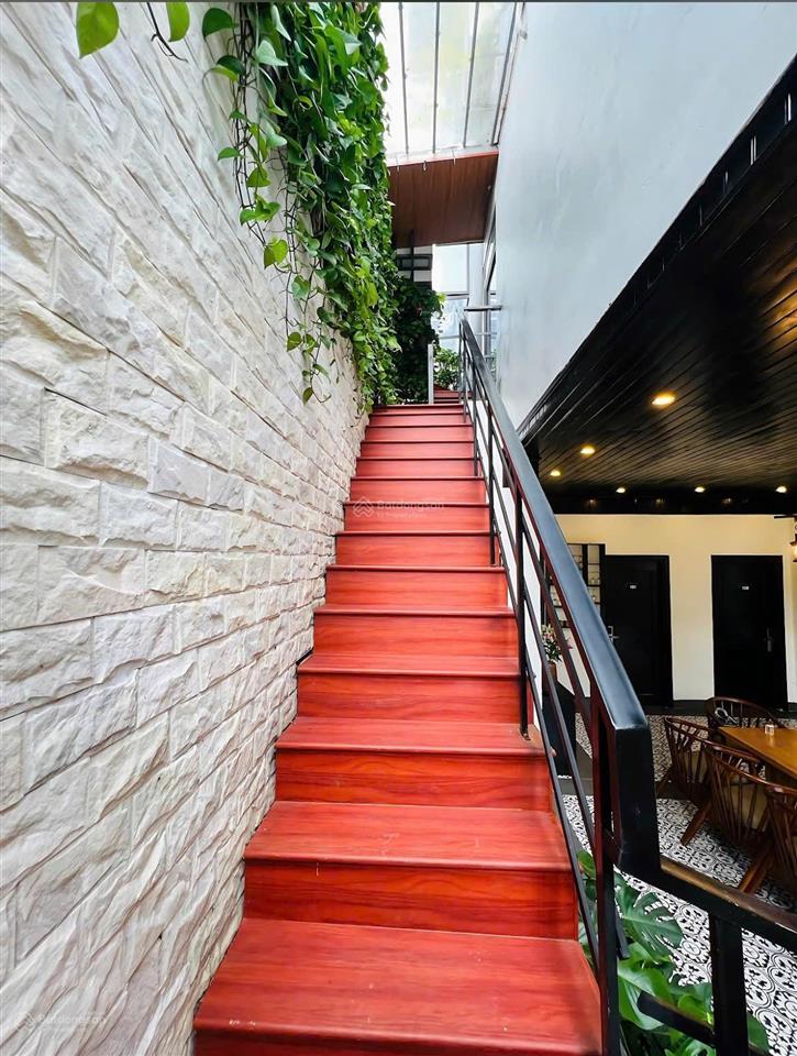 Bán khách sạn sa pa, giá thỏa thuận, 234m2 đẹp nhiều tiện ích ngay trung tâm sapa