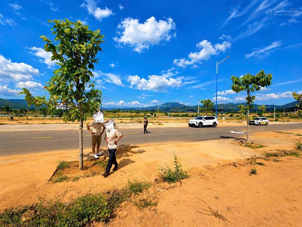 Vị trí trung tâm giai đoạn  tổ hợp tiện ích đa dạng và hiện đại bao xung quanh