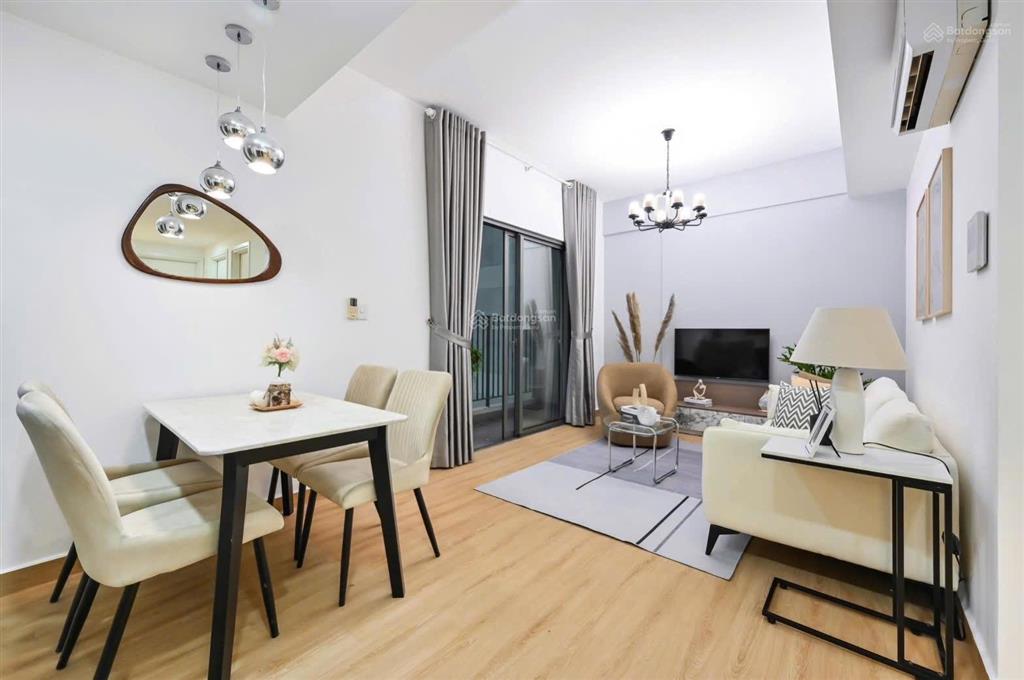 Nắm key căn góc 2pn masteri, view sông thoáng mát, nhà đẹp, nội thất mới.  em quỳnh xem nhà ạ