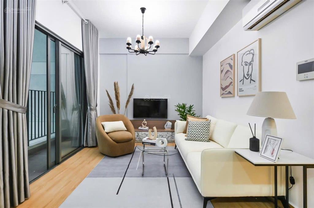 Nắm key căn góc 2pn masteri, view sông thoáng mát, nhà đẹp, nội thất mới.  em quỳnh xem nhà ạ