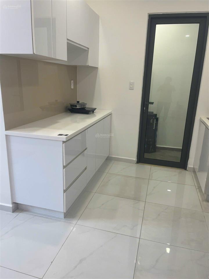 Cho thuê 1pn giá cạnh tranh precia  12tr. nội thất mới tinh, nhận nhà ngay.  em quỳnh xem nhà ạ