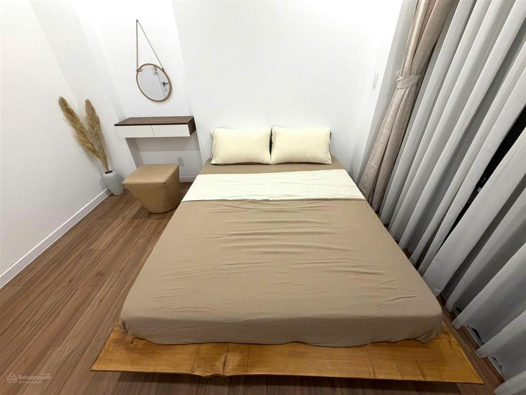 Cho thuê 1pn giá cạnh tranh precia  12tr. nội thất mới tinh, nhận nhà ngay.  em quỳnh xem nhà ạ