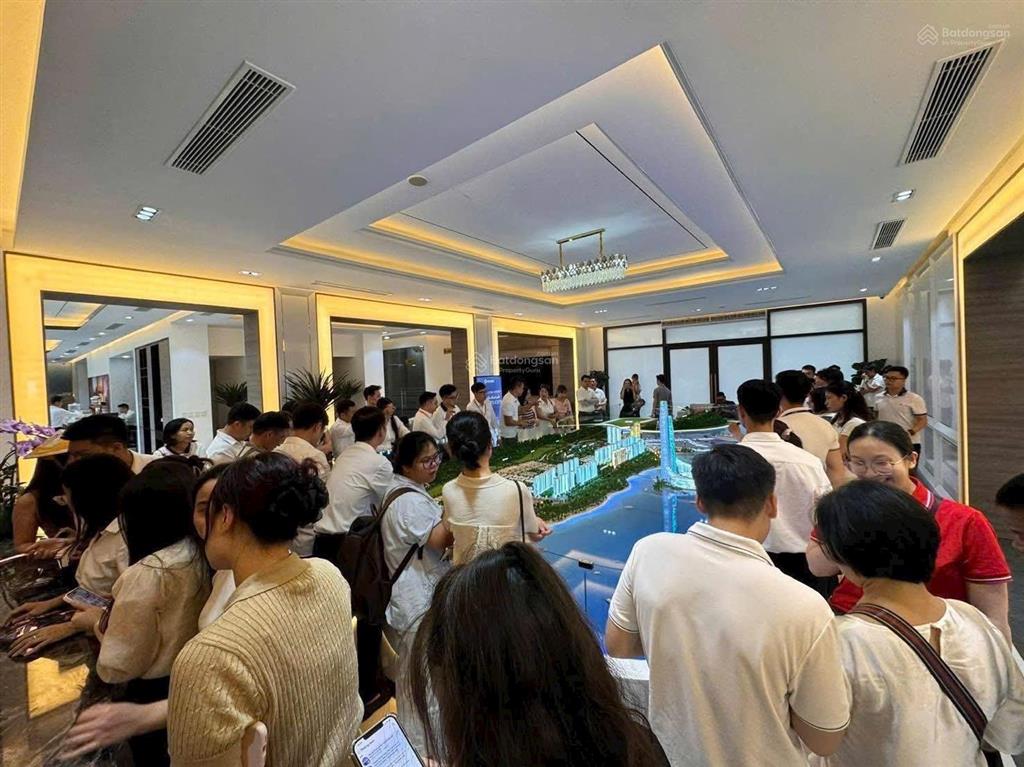 Căn hoa hậu view chính biển ngắm vịnh hạ long, siêu du thuyền và pháo hoa