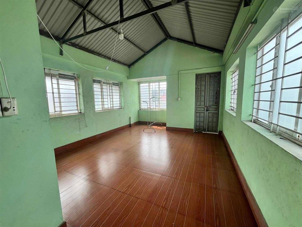 Chính chủ bán nhà việt hưng  83m2*4 tầng dân xây  ô tô vào nhà  cần tiền bán nhanh giá đầu tư
