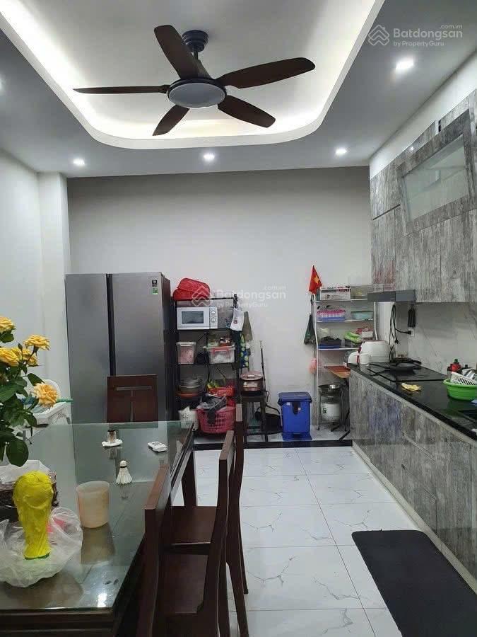 18 triệu  bát khối 63m2*5 tầng  thang máy  oto tránh  vỉa hè  kinh doanh