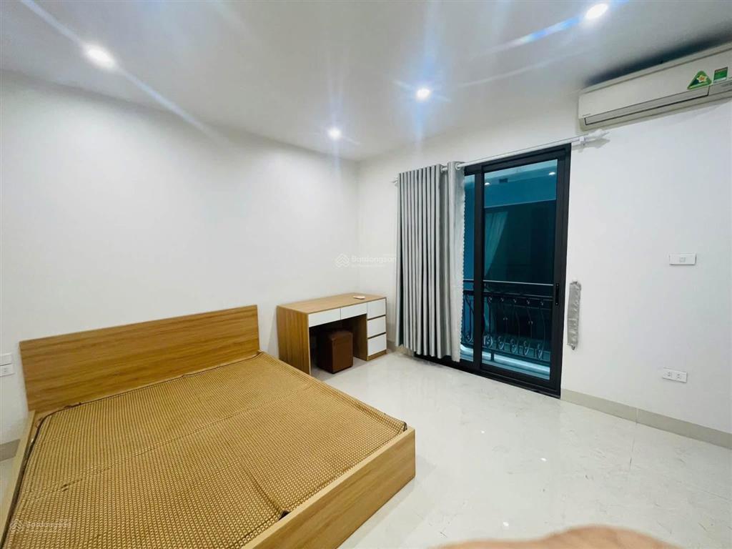 8,5 triệu  nguyên căn tại cổ linh  thạch bàn 33m2*4tầng mt4m  3pn  gần aeon