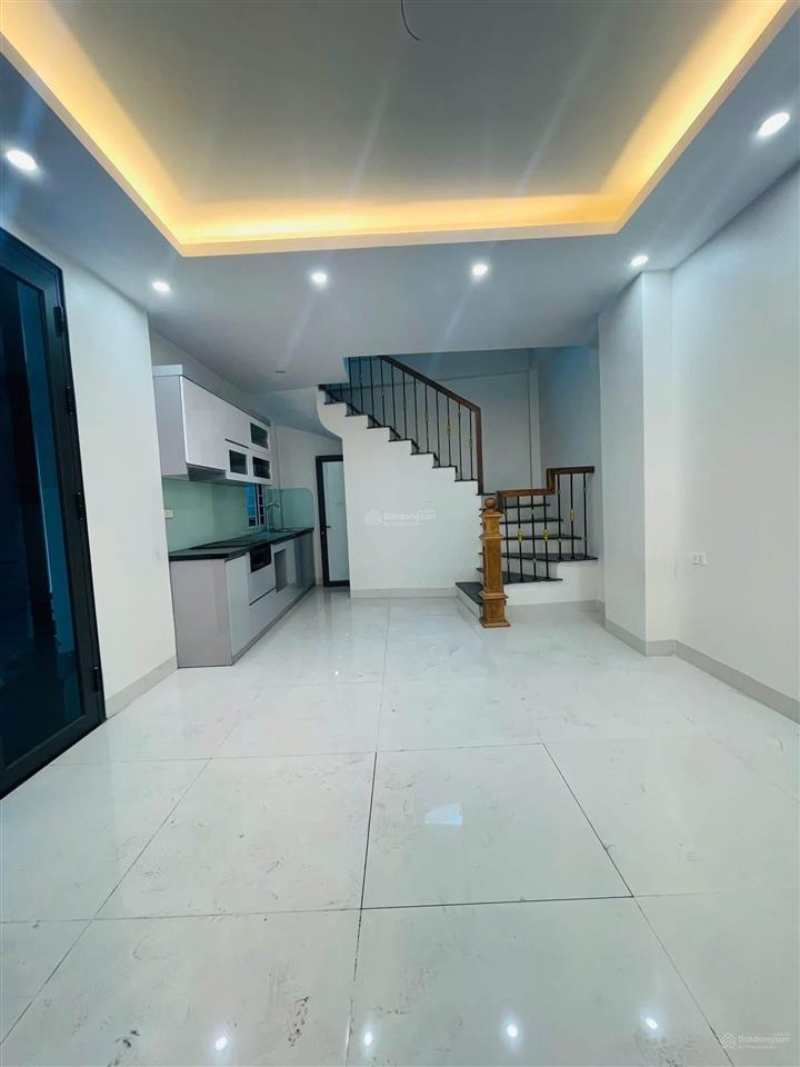 8,5 triệu  nguyên căn tại cổ linh  thạch bàn 33m2*4tầng mt4m  3pn  gần aeon
