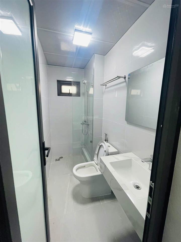 8,5 triệu  nguyên căn tại cổ linh  thạch bàn 33m2*4tầng mt4m  3pn  gần aeon