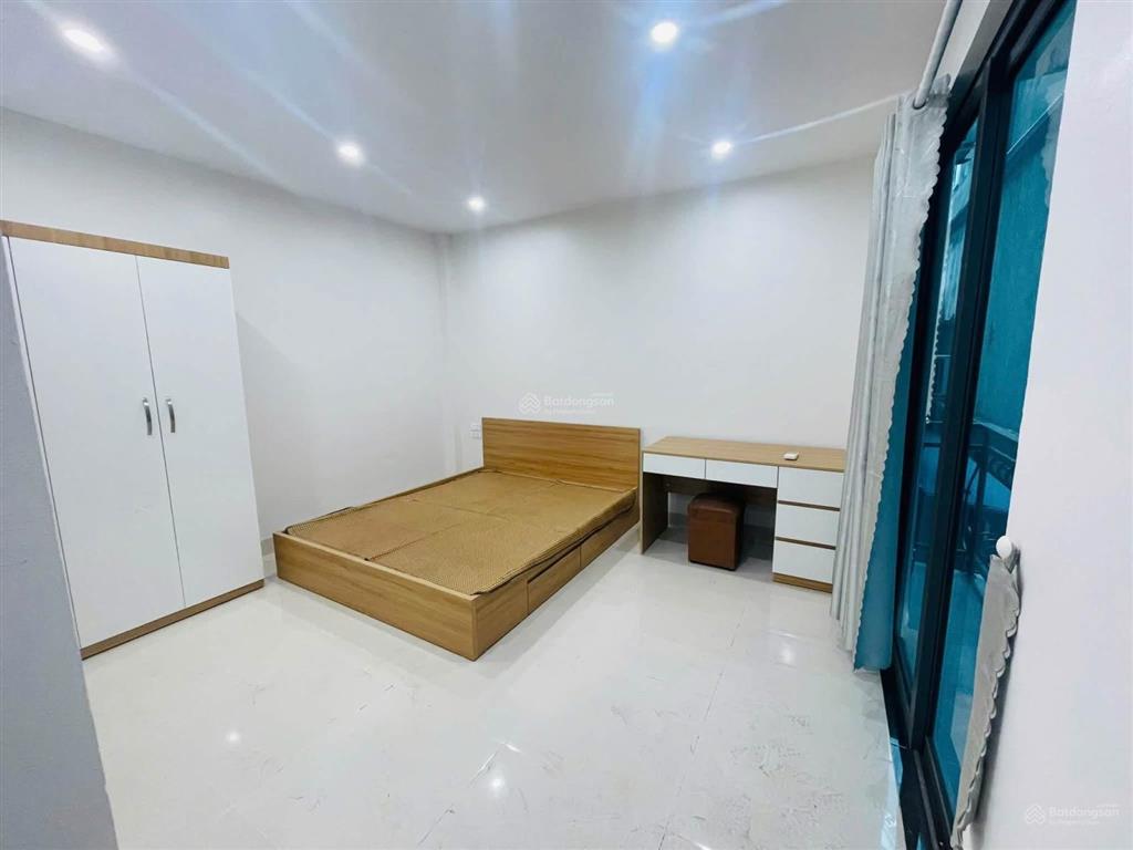 8,5 triệu  nguyên căn tại cổ linh  thạch bàn 33m2*4tầng mt4m  3pn  gần aeon
