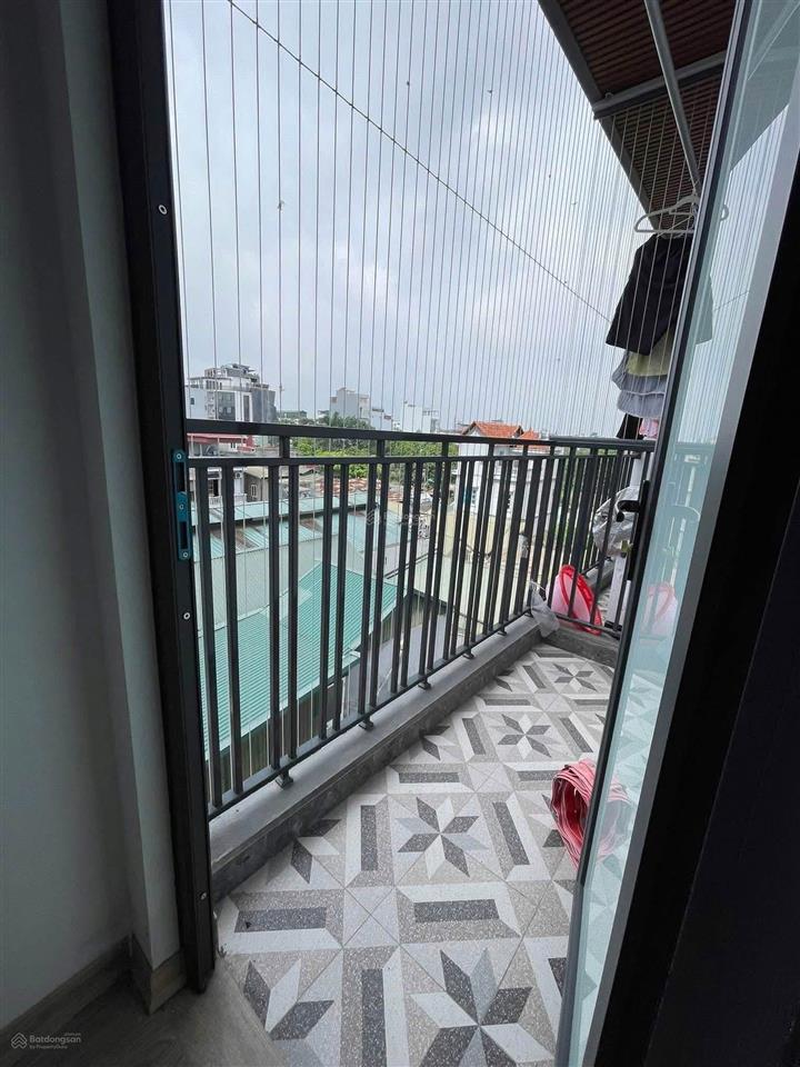 4,8 triệu  ccmn tại phố trạm 30 m2 có ban công, chỗ phơi đồ riêng  thang máy  full nội thất