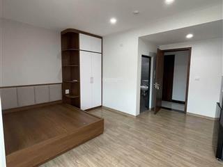 4,8 triệu  ccmn tại phố trạm 30 m2 có ban công, chỗ phơi đồ riêng  thang máy  full nội thất
