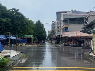 Bán thửa đất nhìn vườn hoa ấp đồn yên phong bn. dt 100m2, mt 5m. hướng tb. giá 5.3 tỷ