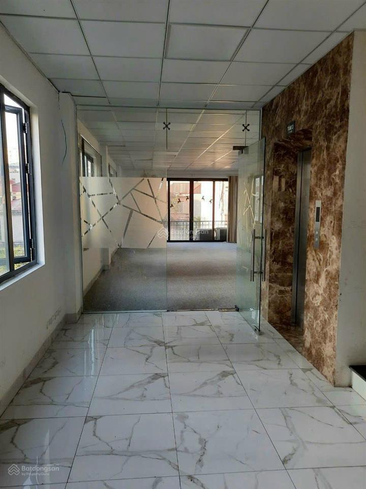 Chính chủ cho thuê văn phòng dt 80m2 chia sẵn 2 phòng đẹp.