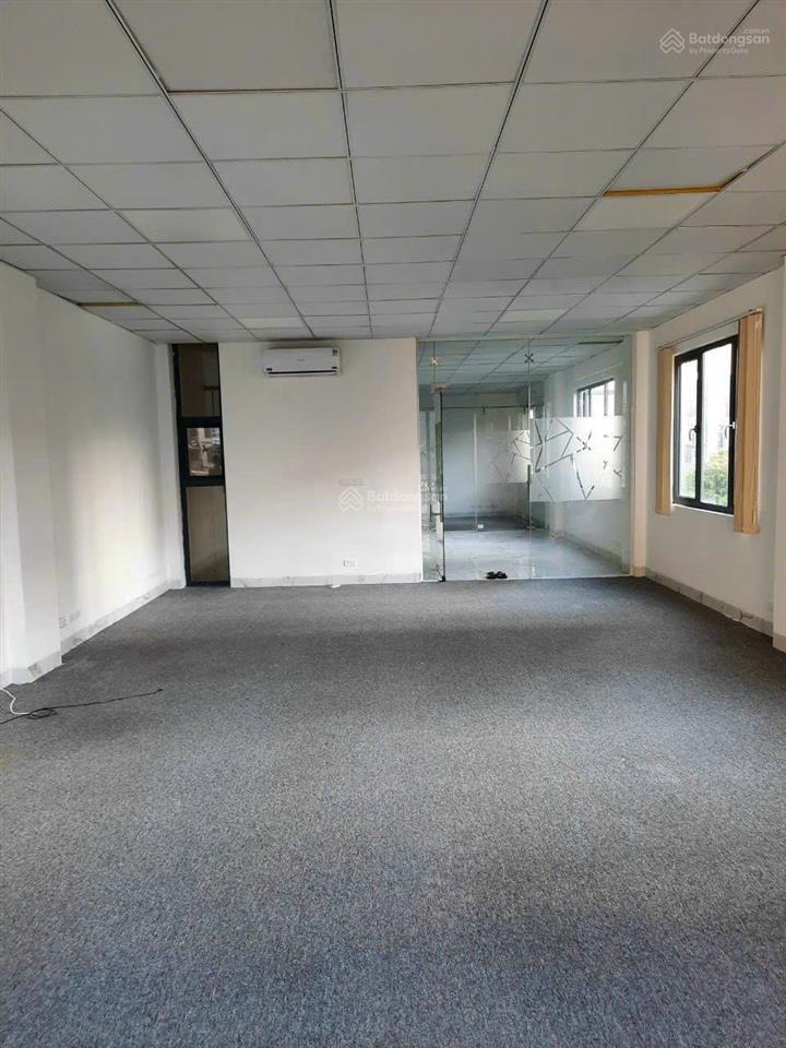 Chính chủ cho thuê văn phòng dt 80m2 chia sẵn 2 phòng đẹp.