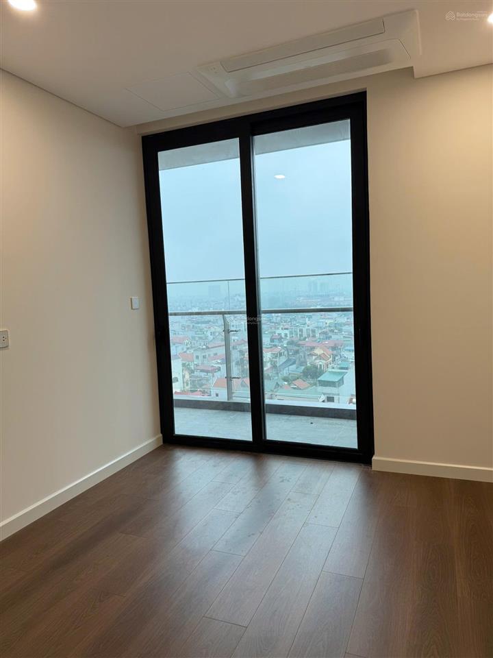 Cho thuê 2 ngủ 80m2 đồ cơ bản giá 11tr tại sunshine green iconic,  em 0981 057 ***