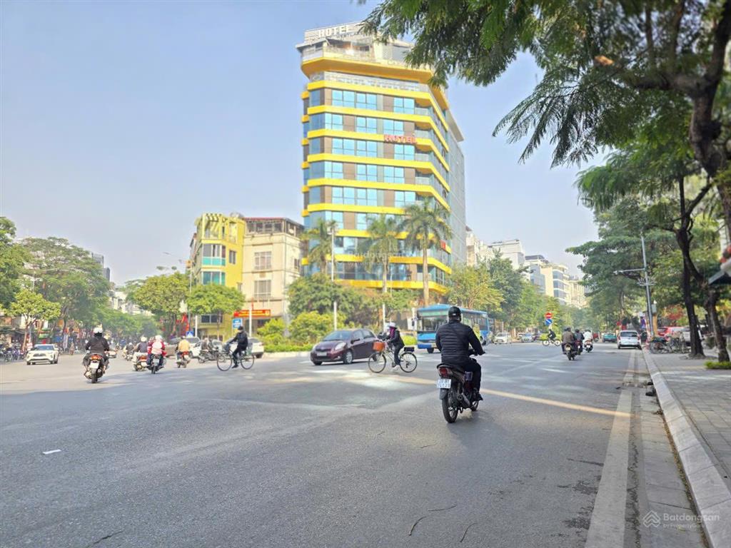 Bán đất mặt phố vip tây hồ siêu hiếm vỉa hè lớn sát hồ tây  166m2  giá chỉ hơn 80 tỷ ( tl )