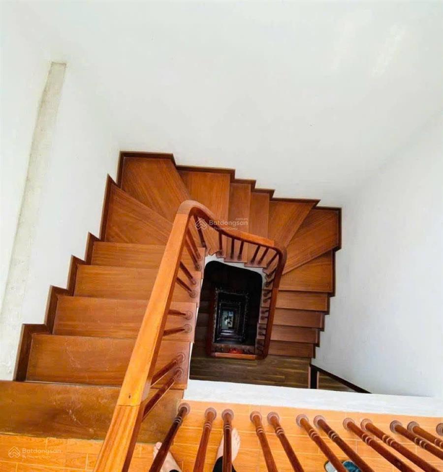 Bán nhà mai dịch ô tô đỗ cửa 6 tầng ô chờ thang máy kinh doanh văn phòng