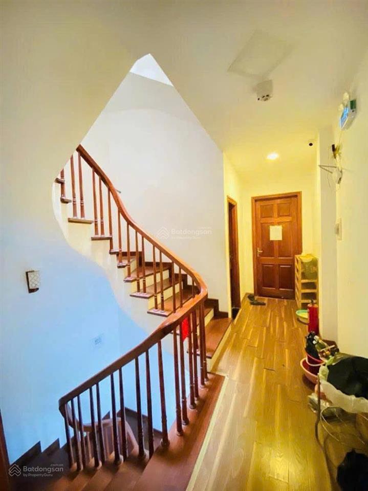 Bán nhà mai dịch ô tô đỗ cửa 6 tầng ô chờ thang máy kinh doanh văn phòng