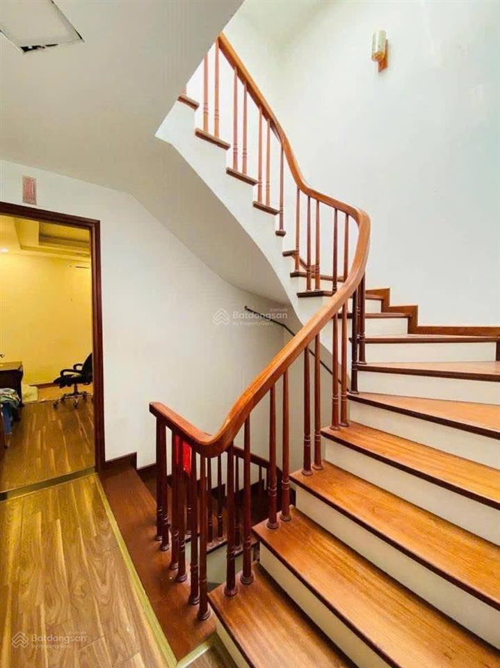 Bán nhà mai dịch ô tô đỗ cửa 6 tầng ô chờ thang máy kinh doanh văn phòng