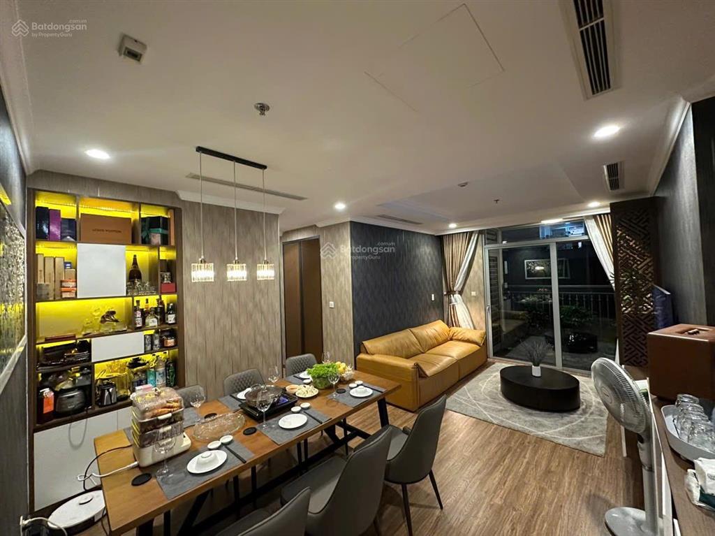 Căn góc tầng cao 2pn2wc landmark 2 full nt giá 13.5 tỷ