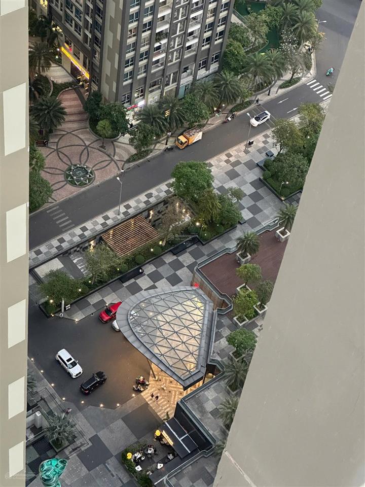 Căn góc tầng cao 2pn2wc landmark 2 full nt giá 13.5 tỷ