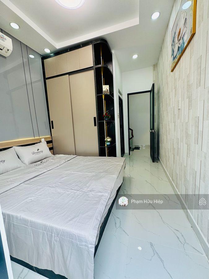 Nhà mới cách mạng tháng 8, trung tâm quận 3  full nội thất, dọn ở ngay đón tết  giá 4,86 tỷ