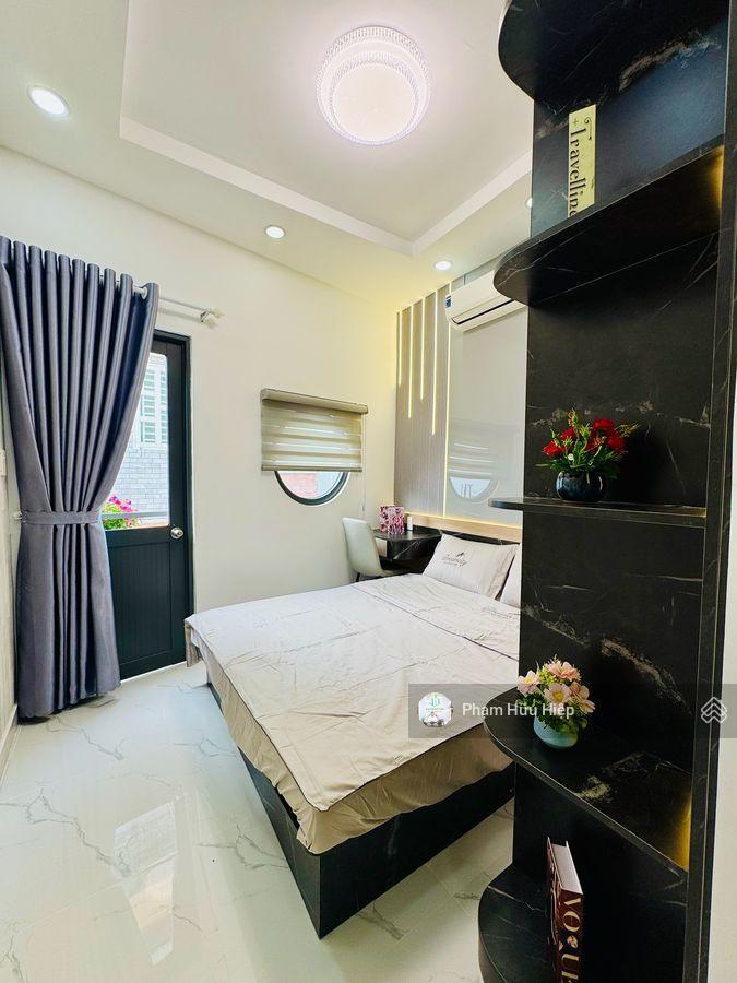 Nhà mới cách mạng tháng 8, trung tâm quận 3  full nội thất, dọn ở ngay đón tết  giá 4,86 tỷ