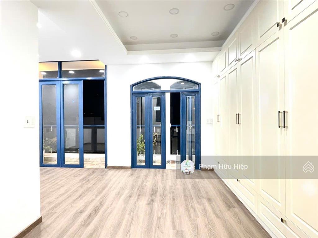 Đón tết nhà trung tâm phú nhuận, gần nguyễn văn trỗi  5tầng, có hầm, thang máy, hồ bơi, giá 16,9tỷ