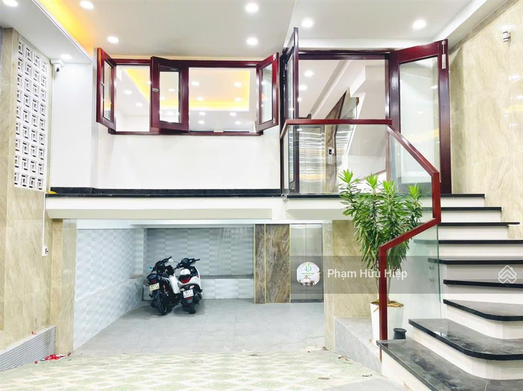 Đón tết nhà trung tâm phú nhuận, gần nguyễn văn trỗi  5tầng, có hầm, thang máy, hồ bơi, giá 16,9tỷ